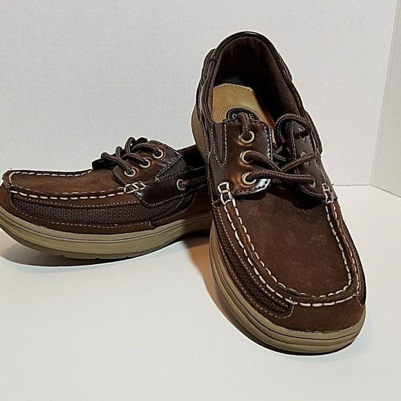 mens boat shoes size 9